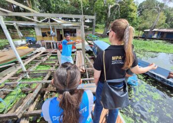 Ministério Público acompanha processo de retirada dos flutuantes do Tarumã-Açu em Manaus