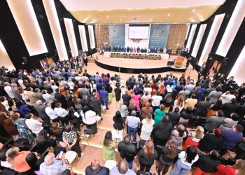 TCE-AM realiza abertura do ano letivo da ECP e celebra Dia do Ouvidor