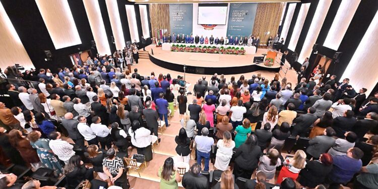 TCE-AM realiza abertura do ano letivo da ECP e celebra Dia do Ouvidor