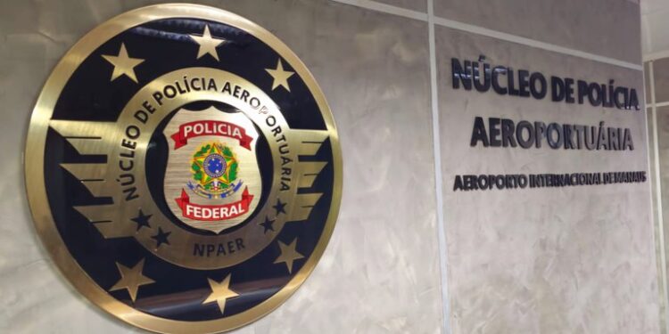 Policial federal facilitava tráfico de drogas no aeroporto internacional de Manaus, diz PF