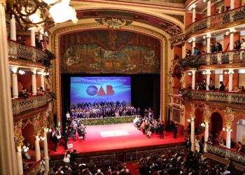 Presidente do TCE-AM prestigia solenidade de posse de Jean Cleuter na OAB-AM