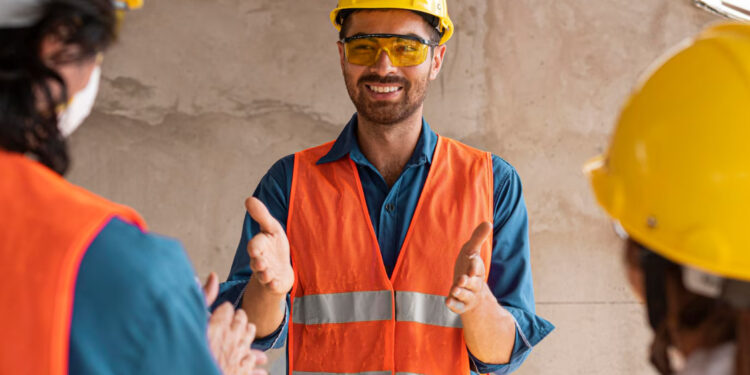 Segurança do trabalho: saiba como entrar na área que já emprega mais de 169 mil no país