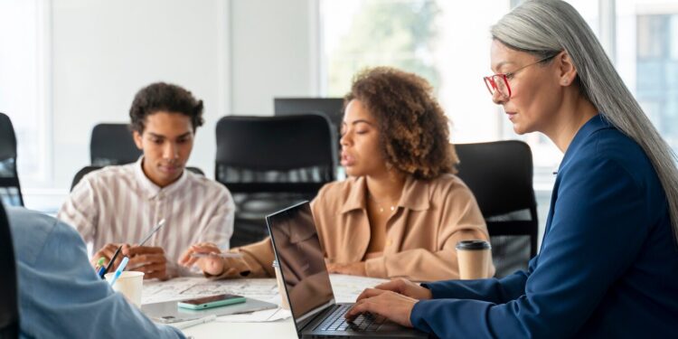 Saiba como mudar de carreira sem prejudicar a renda e estabilidade