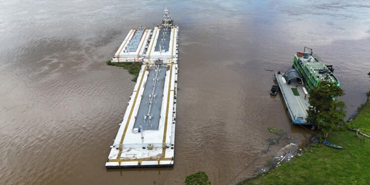 Polícia aborda balsa que saiu do Peru e apreende drogas avaliadas em R$ 85 milhões no Amazonas