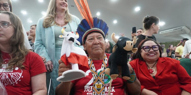 Davi Kopenawa destaca mestrado de indígenas Yanomami e define conquista como marco histórico para o Brasil