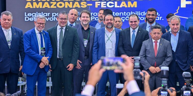 Conselheiro Josué Cláudio destaca papel pedagógico do TCE-AM na abertura do 5º Feclam