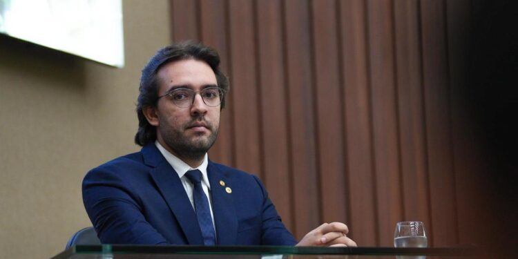 Planos de saúde, prioridade psicossocial e inclusão no turismo são algumas leis do deputado Thiago Abrahim para autistas