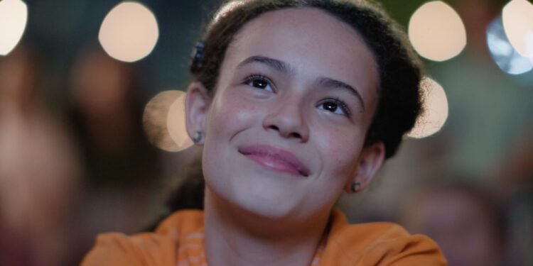 Valentina Marques celebra estreia em filme na Tela Quente, da TV Globo