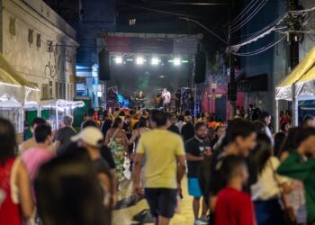 Na rua Barroso, manauaras participam da abertura do Dia Mundial da Criatividade