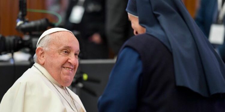 Vaticano confirma morte do papa por AVC e colapso cardiovascular