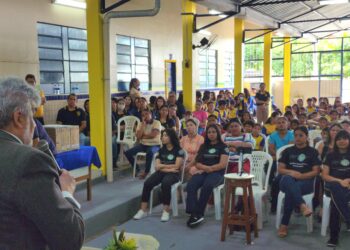 Escola de Parintins recebe premiação do concurso “Soluções Sustentáveis” do TCE-AM