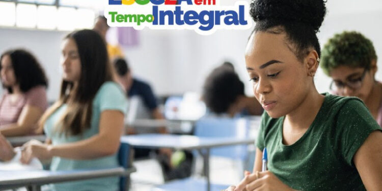 No Amazonas, matrículas em tempo integral saltam de 7,9% em 2022 para 11% em 2024