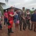 Criança de dois anos desaparecida na BR-319 é encontrada pelo Corpo de Bombeiros ao lado de cães que a protegiam
