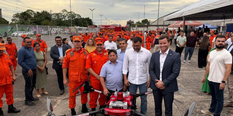 Sinésio Campos destaca investimento do Governo Federal que vai permitir expansão dos Bombeiros no interior do Amazonas