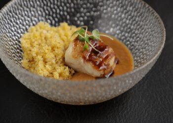 Chefs brasileiros exaltam pratos de ventrecha de pirarucu