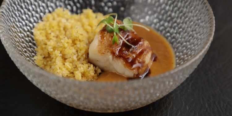 Chefs brasileiros exaltam pratos de ventrecha de pirarucu