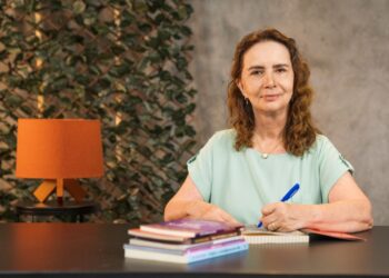 Lúcia Helena Galvão apresenta palestra ‘Como Viver um Dia Perfeito’ no Teatro Manauara