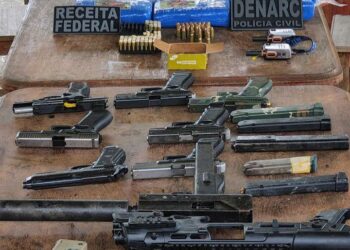 Polícia identifica bunker e apreende drogas, armas e munições no Amazonas