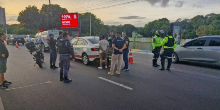 Condutor embriagado atropela corredores de rua em Manaus e acaba preso