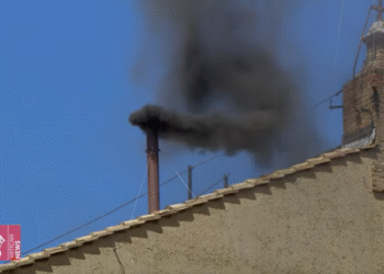 Conclave: Vaticano tem fumaça preta após nova votação do conclave