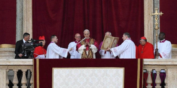 Papa Leão XIV pede paz e lembra Francisco: ‘ajudem a construir pontes’