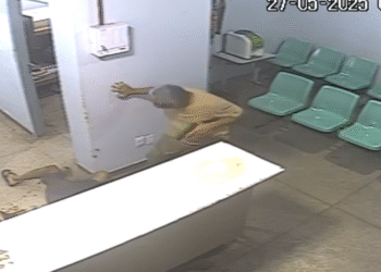 Vídeo: Tentativa de fuga em delegacia termina com um detento morto e outro ferido no AM