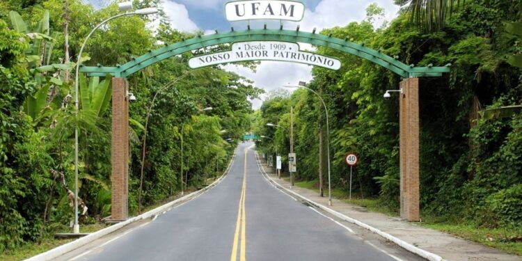 TCE-AM encerra seminário sobre regulação e justiça ambiental com debates técnicos na UFAM