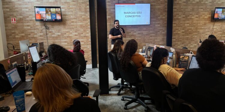 Agência investe em capacitação interna para impulsionar a qualidade e inovação no mercado publicitário