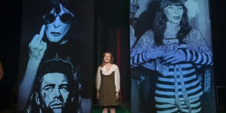 Sucessos de Rita Lee são destaque em musical que chega a Manaus