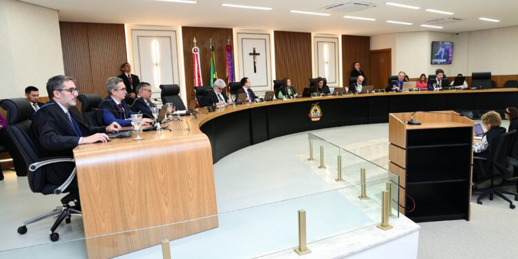 TCE-AM julga procedente representação e aplica multa de R$14 mil ao prefeito de Manicoré