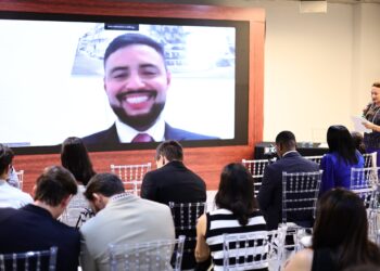 Servidor do TCE-AM apresenta estudo sobre governança ambiental durante Congresso Internacional, em Manaus