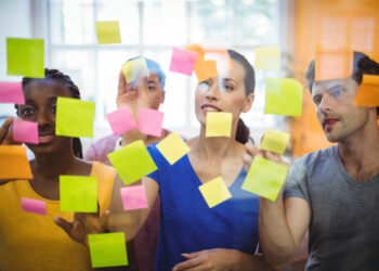 Comunicação e escuta ativa lideram ranking de habilidades mais demandadas em 2025