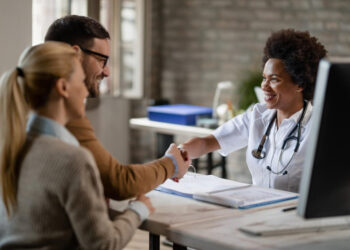 Casais consanguíneos devem buscar avaliação genética, alerta especialista