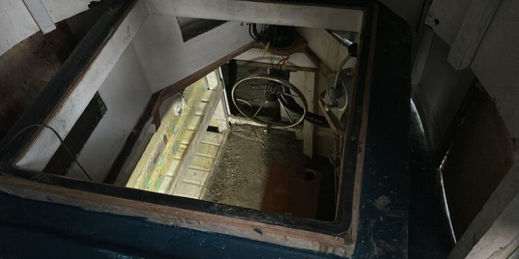 PF, FAB e Marinha apreendem semissubmersível usada para tráfico internacional de drogas