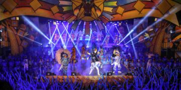 Festival de Parintins 2025: currais dos bois Caprichoso e Garantido são experiências imperdíveis para imersão turística 