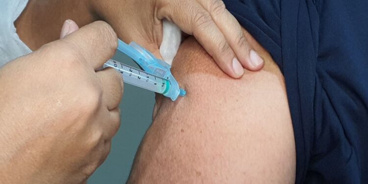 Férias à vista: SES-AM e FVS-RCP alertam para importância de vacinar antes do recesso escolar