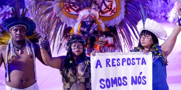 Festival de Parintins 2025: Boi Caprichoso abre a segunda noite e celebra a retomada das tradições