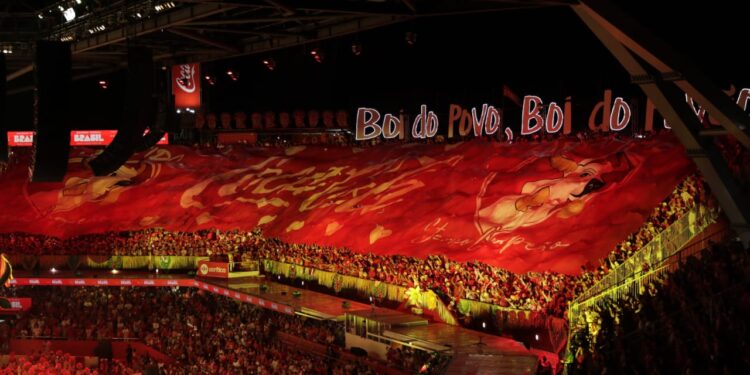 Garantido encerra apresentações do festival exaltando a cultura brasileira