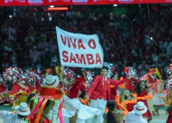 Festival de Parintins 2025: Garantido encerra segunda noite celebrando as expressões artísticas brasileiras no Bumbódromo