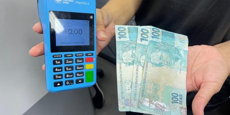 Polícia Civil prende golpista em Parintins com dinheiro falso e ‘maquininha de cartão’