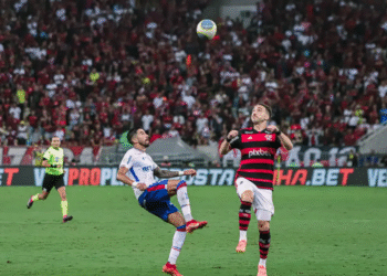 Flamengo enfrenta Fortaleza mirando ponta da classificação do Brasileirão; onde assistir