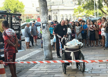 Homem é preso ao circular com o pai morto em cadeira de rodas em Manaus, diz polícia