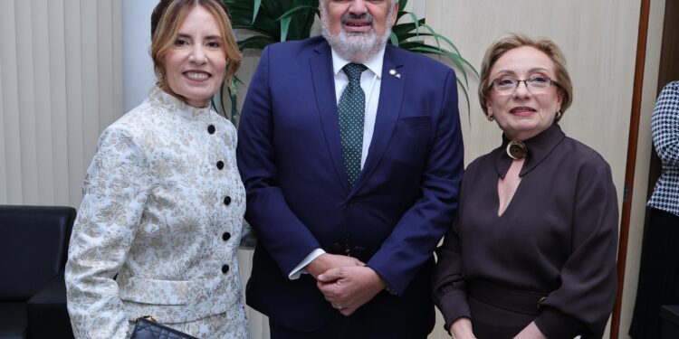 TCE-AM prestigia posse das novas desembargadoras do TJ-AM