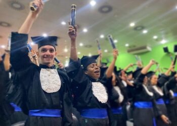 Escola forma novos técnicos em Manaus e reforça ação social com bolsas de até 100%