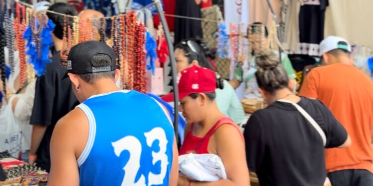 Festival de Parintins 2025: Feira de artesanato indígena da Fepiam movimenta mais de R$ 950 mil