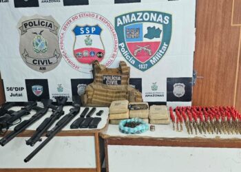 Mulher é presa com arsenal e  oito quilos de drogas no Amazonas