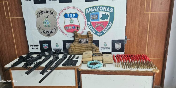 Mulher é presa com arsenal e oito quilos de drogas no Amazonas
