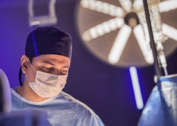 Abdominoplastia corrige excesso de pele após uso de canetas emagrecedoras, explica cirurgião plástico