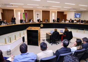 Prefeito de Borba é multado pelo TCE-AM após irregularidades em exoneração de servidores