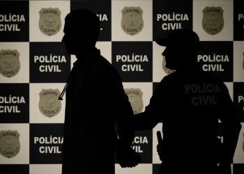 Médico que cedia plantões a falso profissional de saúde é preso em Manaus